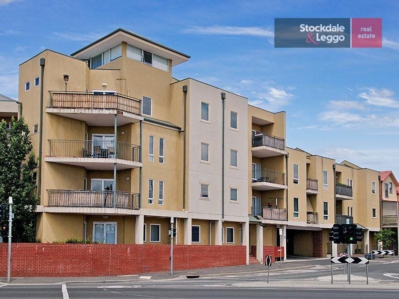 32/1 Gatehouse Drive, Kensington VIC 3031