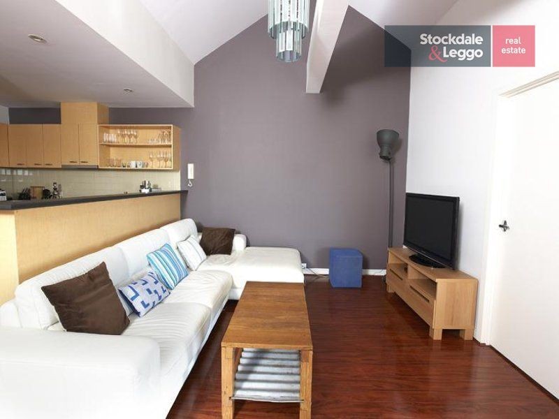 32/1 Gatehouse Drive, Kensington VIC 3031