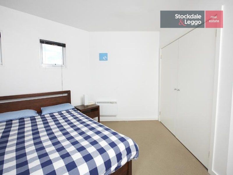 32/1 Gatehouse Drive, Kensington VIC 3031