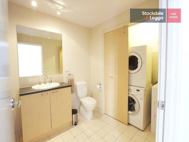 32/1 Gatehouse Drive, Kensington VIC 3031