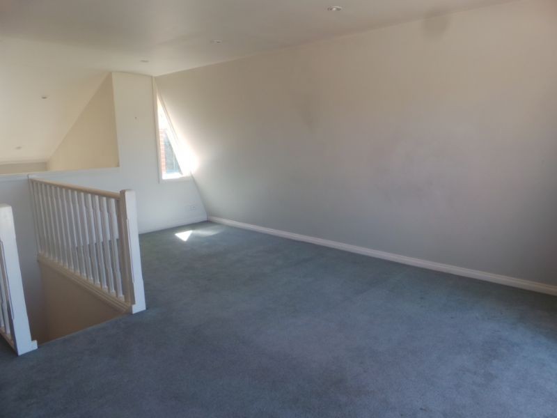 Rear/23 Woodland Street, Strathmore VIC 3041