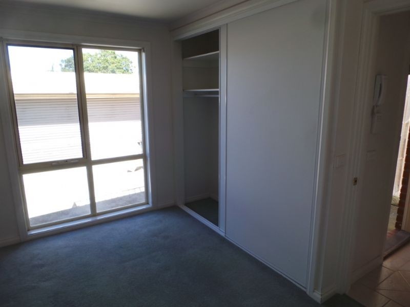 Rear/23 Woodland Street, Strathmore VIC 3041