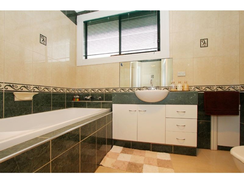 3 Douglas Mawson Drive, Roxburgh Park VIC 3064