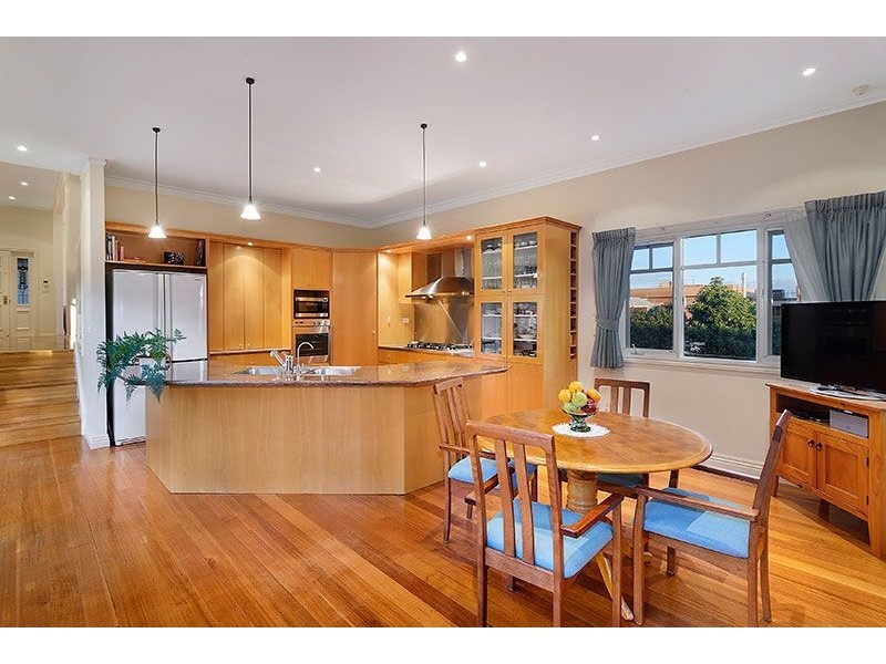 32 Wheeler Place, Essendon VIC 3040