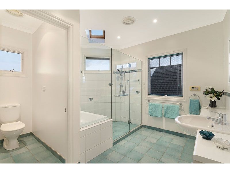 32 Wheeler Place, Essendon VIC 3040