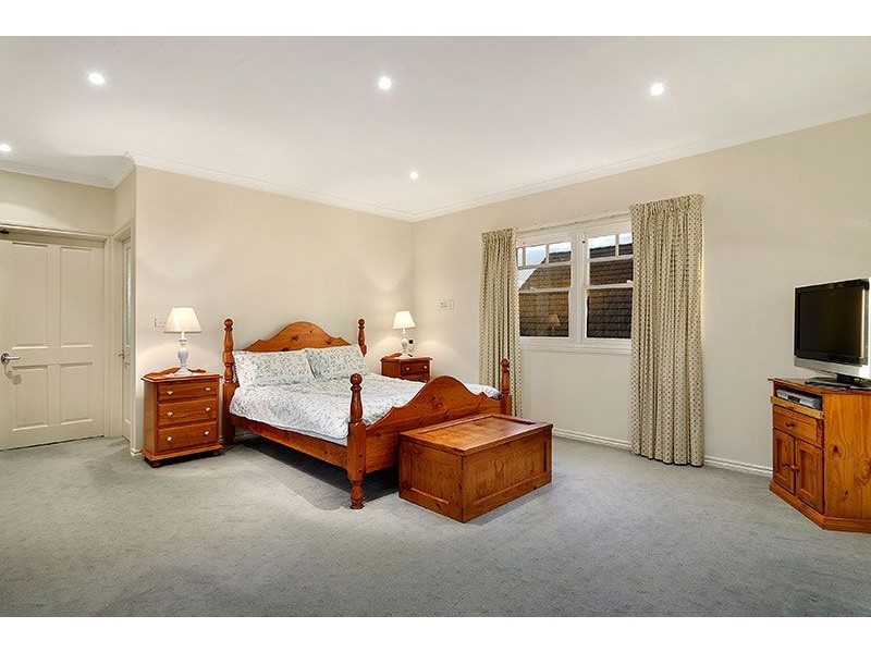 32 Wheeler Place, Essendon VIC 3040