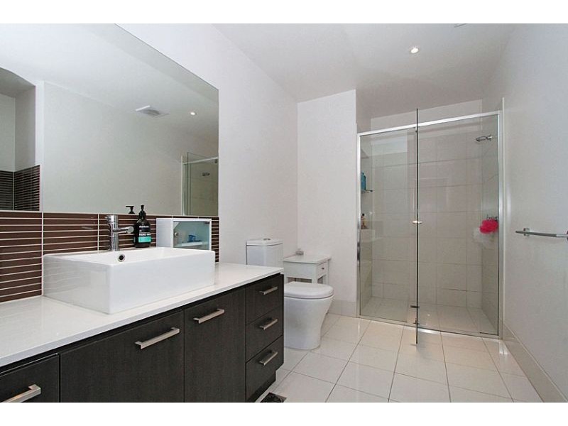 D207/460 Victoria Street, Brunswick VIC 3056