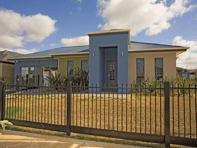 17 Kirribilli Boulevard, Taylors Hill VIC 3037