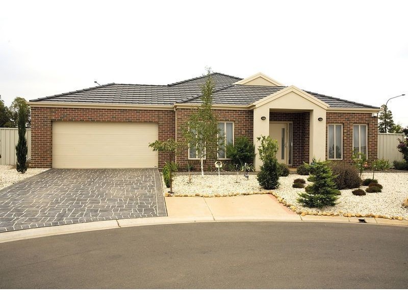 3 Epsom Place, Caroline Springs VIC 3023