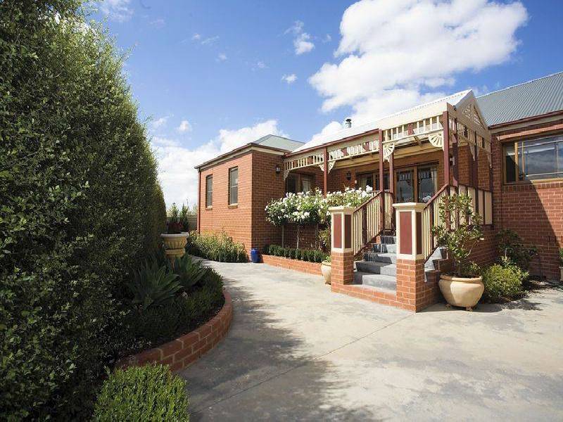 1 Barlow Close, Caroline Springs VIC 3023