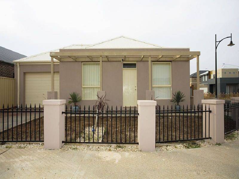 8 Clifton Lane, Caroline Springs VIC 3023