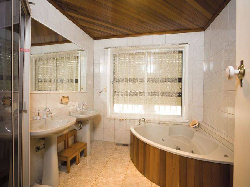 13 Runcorn Crescent, Deer Park VIC 3023