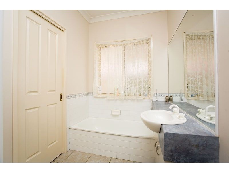 53 Kyneton Circuit, Caroline Springs VIC 3023