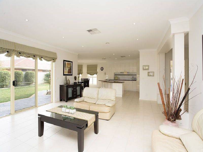 5 Bushy Park Avenue, Caroline Springs VIC 3023