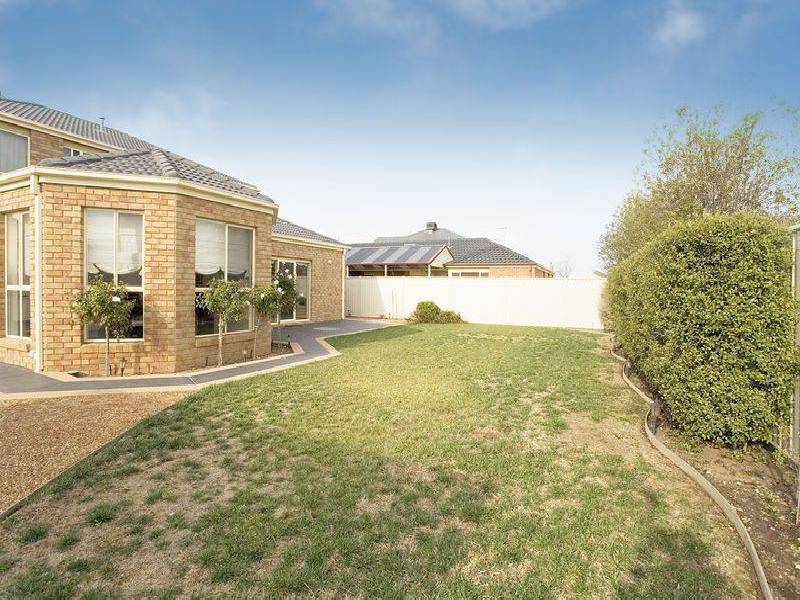 5 Bushy Park Avenue, Caroline Springs VIC 3023