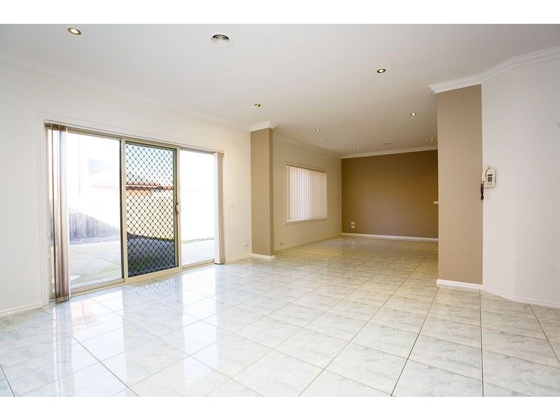 10 Solomon Drive, Cairnlea VIC 3023