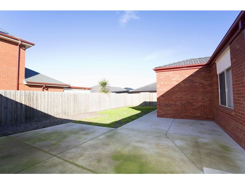 10 Solomon Drive, Cairnlea VIC 3023