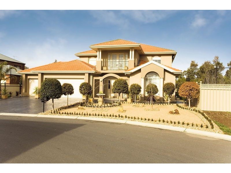 2 King Circuit, Caroline Springs VIC 3023