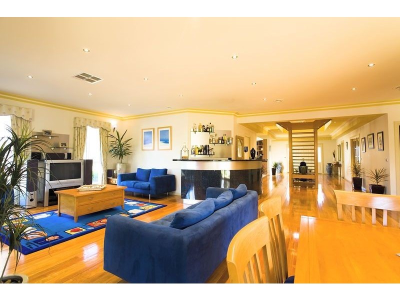 2 King Circuit, Caroline Springs VIC 3023