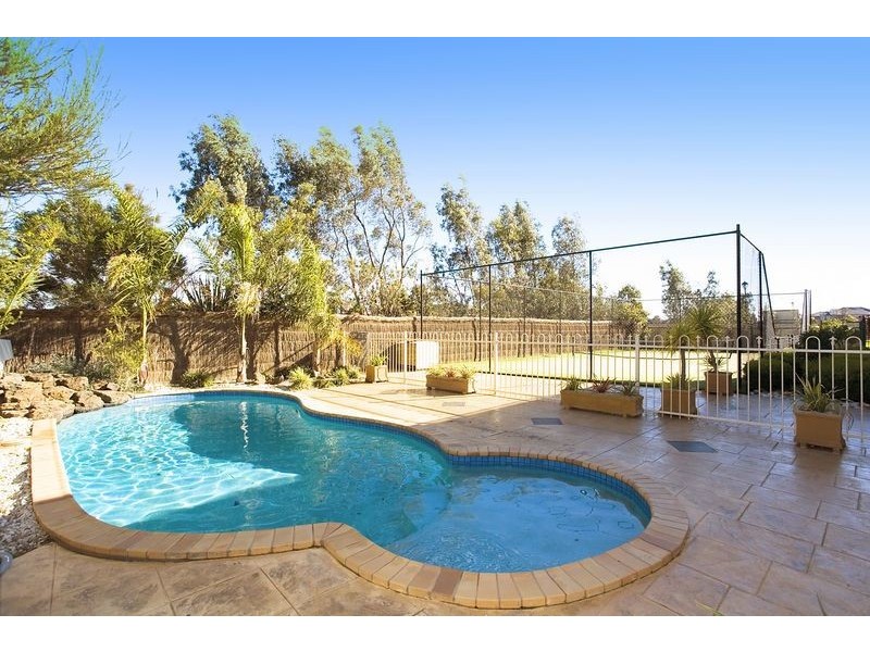 2 King Circuit, Caroline Springs VIC 3023