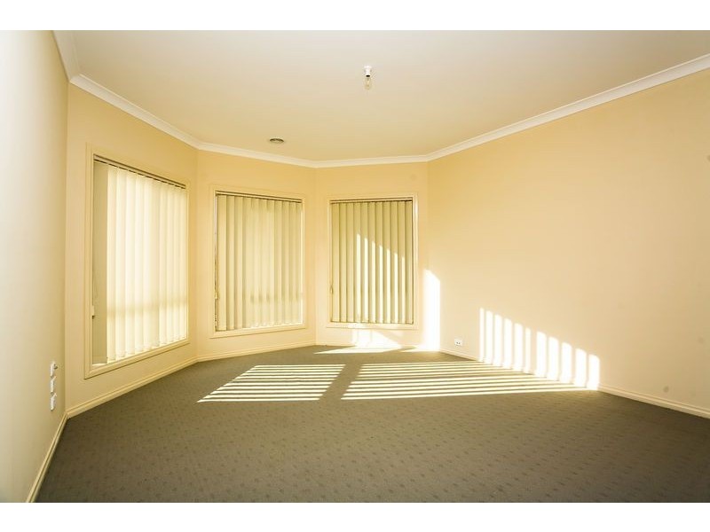 7 Lucas Terrace, Taylors Hill VIC 3037