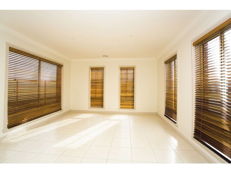 2 Jade Way, Hillside VIC 3037