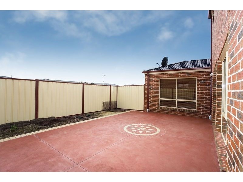 2 Jade Way, Hillside VIC 3037