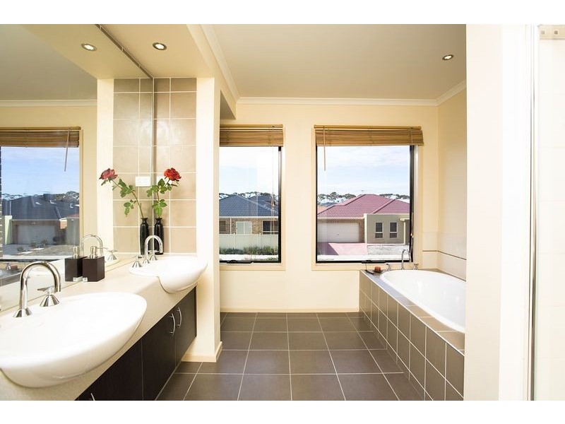 17 Carmody Drive, Cairnlea VIC 3023