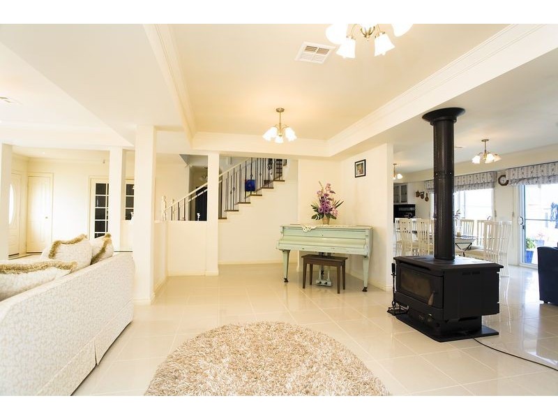 1 Pendragon Crescent, Derrimut VIC 3030
