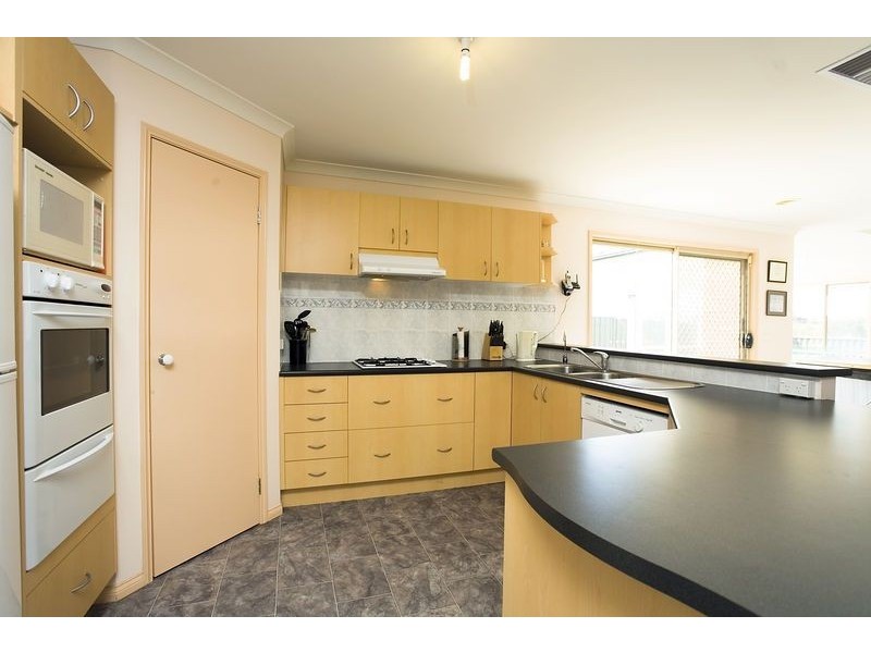 7 Billabong Court, Burnside VIC 3023