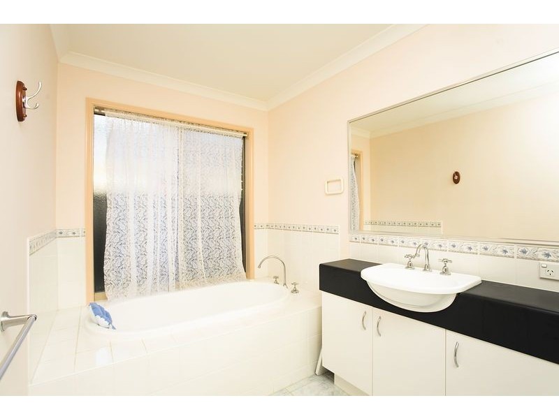 7 Billabong Court, Burnside VIC 3023