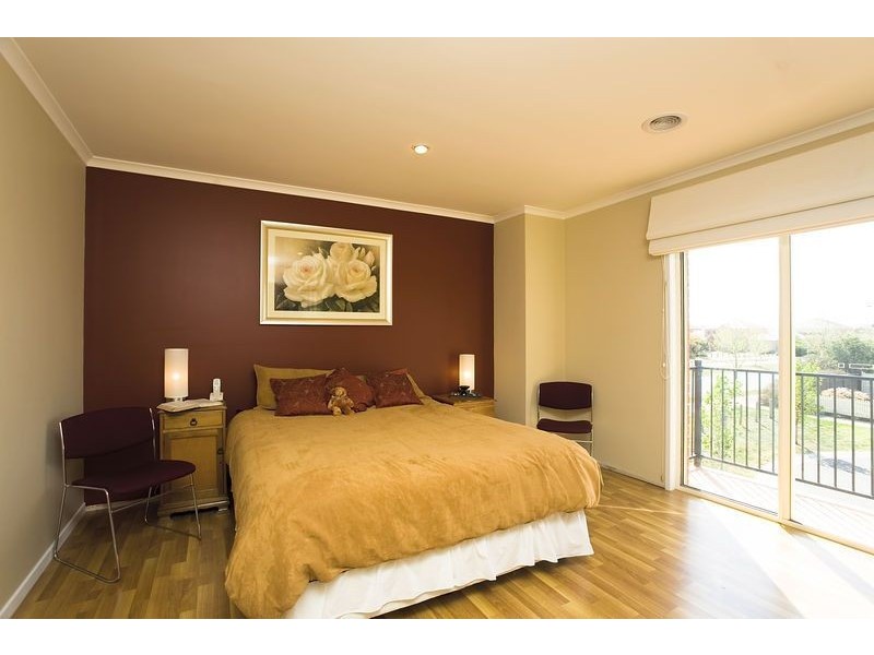 1/4 Landers Court, Caroline Springs VIC 3023