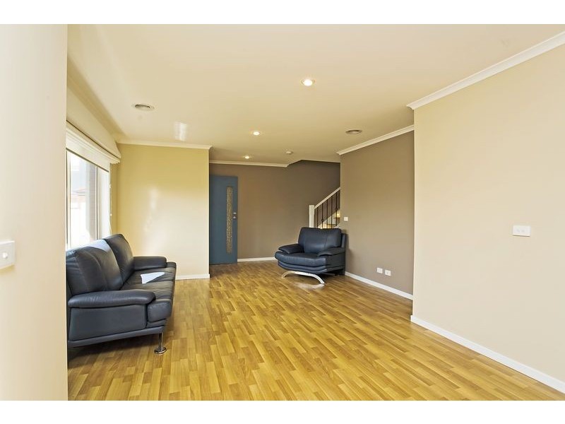 1/4 Landers Court, Caroline Springs VIC 3023