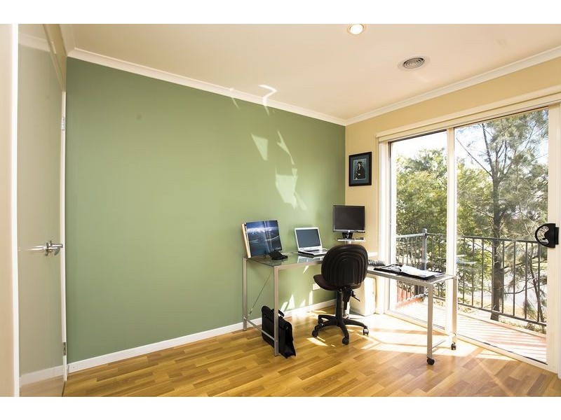 1/4 Landers Court, Caroline Springs VIC 3023