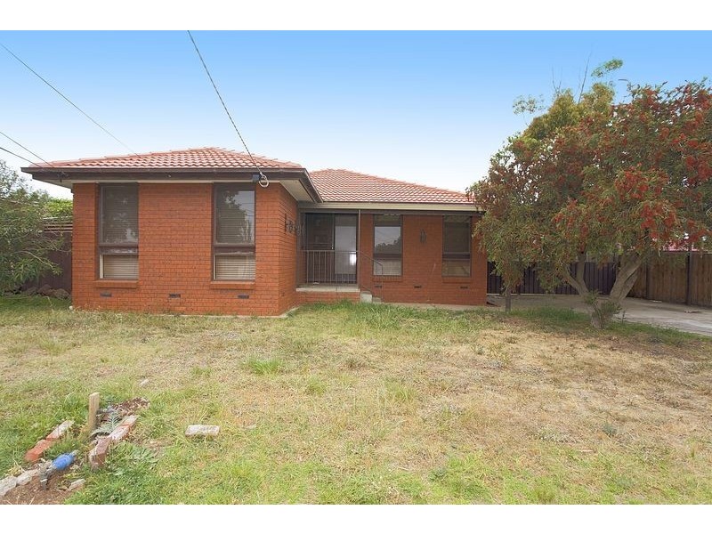 18 Tarlee Drive, Deer Park VIC 3023