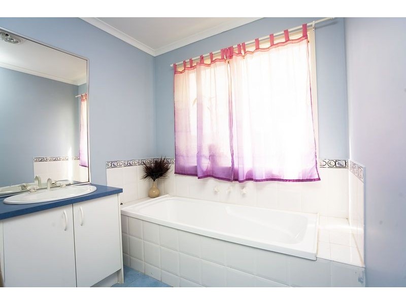 1 Saxby Court, Burnside VIC 3023