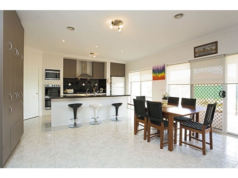 10 Mockridge Avenue, Burnside VIC 3023