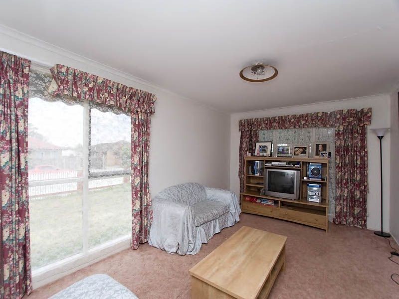 36 Throsby Crescent, Deer Park VIC 3023