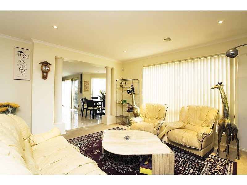 2 Fydler Avenue, Burnside VIC 3023