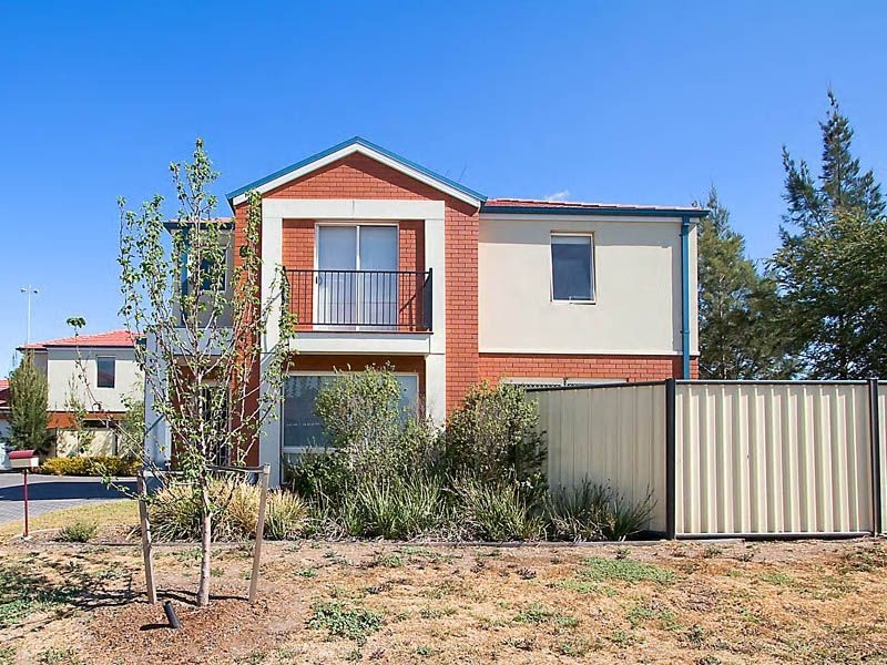 1/4 Landers Court, Caroline Springs VIC 3023