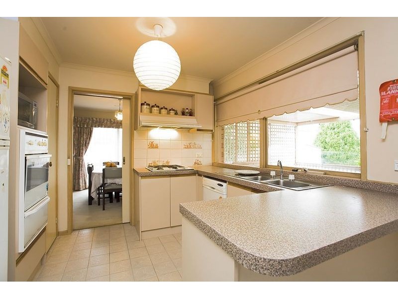 16 Cecil Court, Sydenham VIC 3037