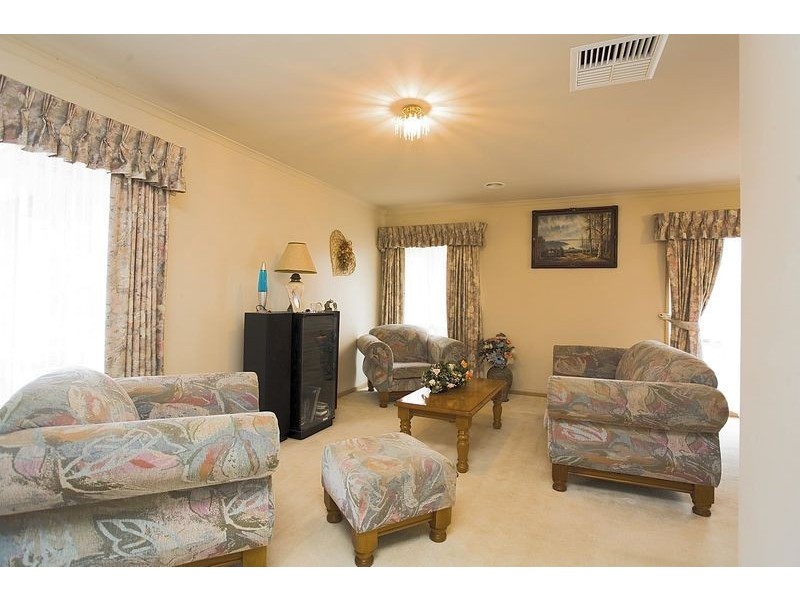16 Cecil Court, Sydenham VIC 3037