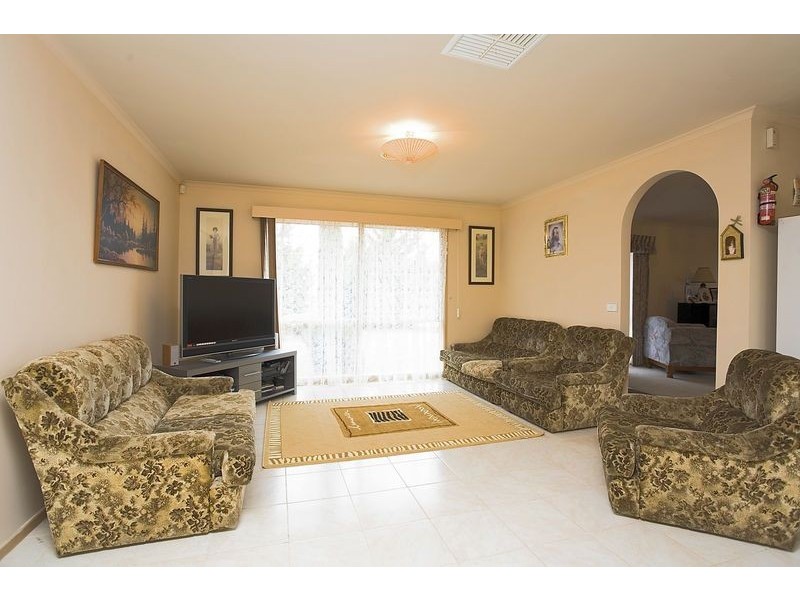 16 Cecil Court, Sydenham VIC 3037