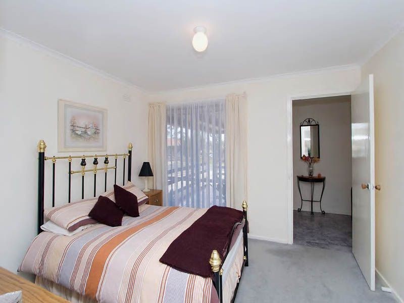 2 Bracknell Place, Deer Park VIC 3023