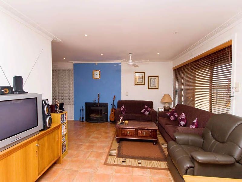 850 Ballarat Road, Deer Park VIC 3023