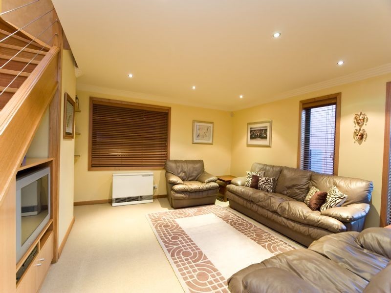 7 Moonie Close, Taylors Lakes VIC 3038