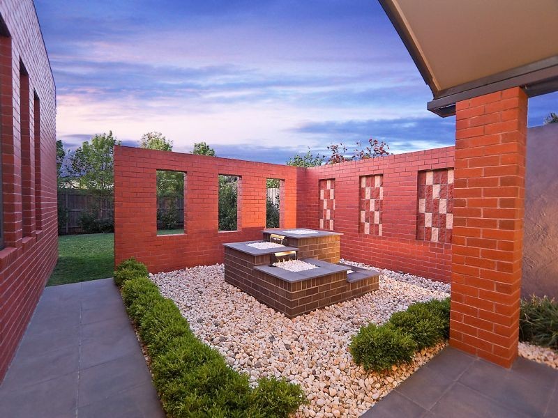 7 Moonie Close, Taylors Lakes VIC 3038