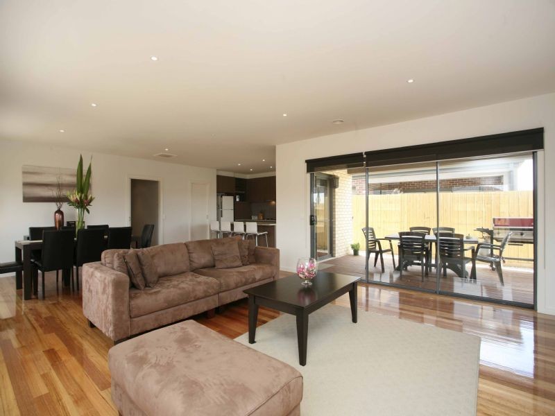 38 Kingston Drive, Taylors Hill VIC 3037