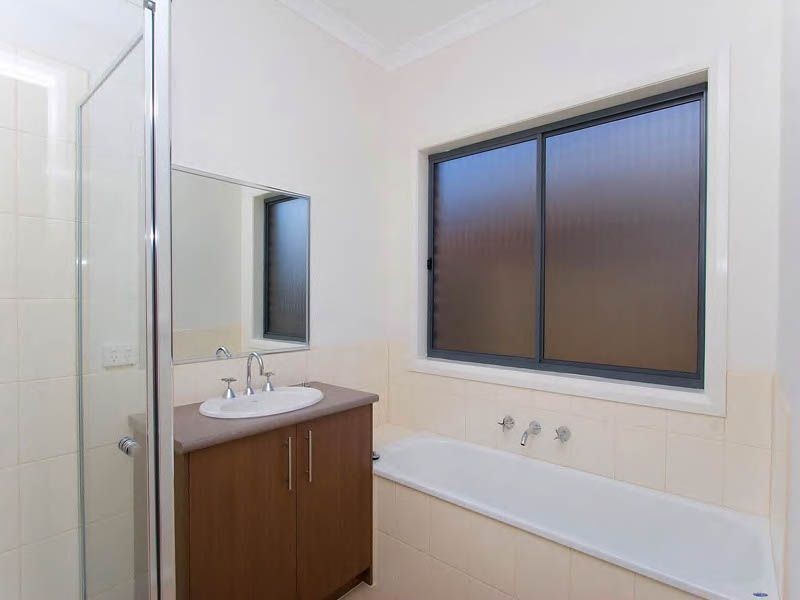 36 Kooyong Way, Caroline Springs VIC 3023