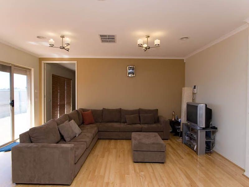 16  Jonesfield Corner , Cairnlea VIC 3023
